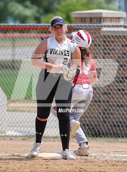 Thumbnail 2 in Edgewood-Colesburg vs Davenport West (West Delaware Invitational) photogallery.