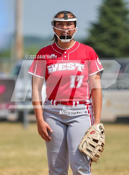 Thumbnail 1 in Edgewood-Colesburg vs Davenport West (West Delaware Invitational) photogallery.