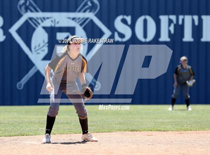 Thumbnail 2 in Crandall vs. Aubrey (UIL 4A Regional Quarterfinal, Game 2) photogallery.