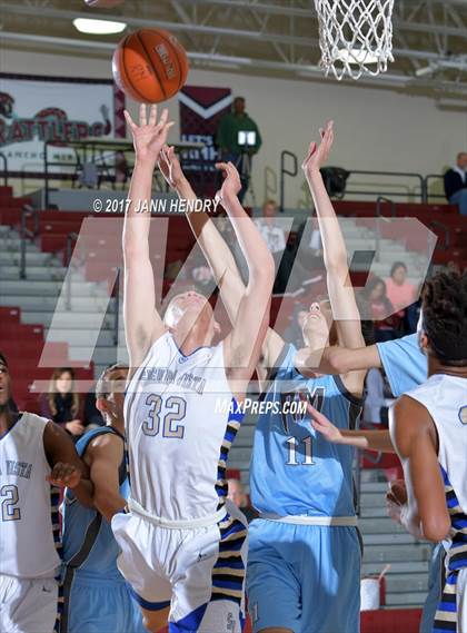 Thumbnail 1 in Sierra Vista vs. Rancho Mirage (Rancho Mirage Holiday Invitational) photogallery.