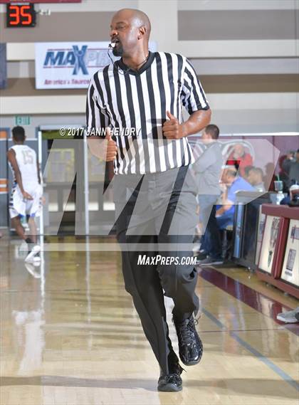 Thumbnail 2 in Sierra Vista vs. Rancho Mirage (Rancho Mirage Holiday Invitational) photogallery.