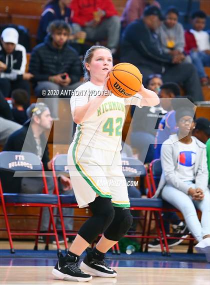 Thumbnail 2 in Village Christian Academy vs. Richmond (MLK Dream Jam) photogallery.