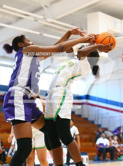 Thumbnail 2 in Village Christian Academy vs. Richmond (MLK Dream Jam) photogallery.