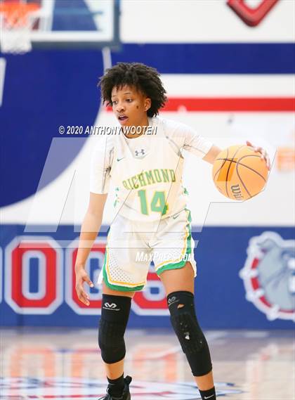 Thumbnail 3 in Village Christian Academy vs. Richmond (MLK Dream Jam) photogallery.