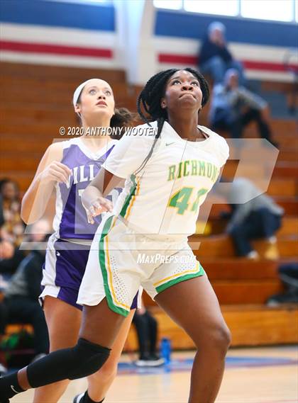 Thumbnail 3 in Village Christian Academy vs. Richmond (MLK Dream Jam) photogallery.