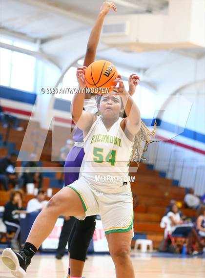 Thumbnail 3 in Village Christian Academy vs. Richmond (MLK Dream Jam) photogallery.