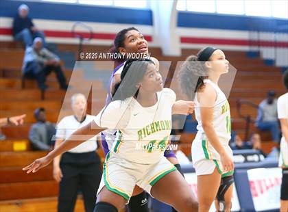 Thumbnail 3 in Village Christian Academy vs. Richmond (MLK Dream Jam) photogallery.