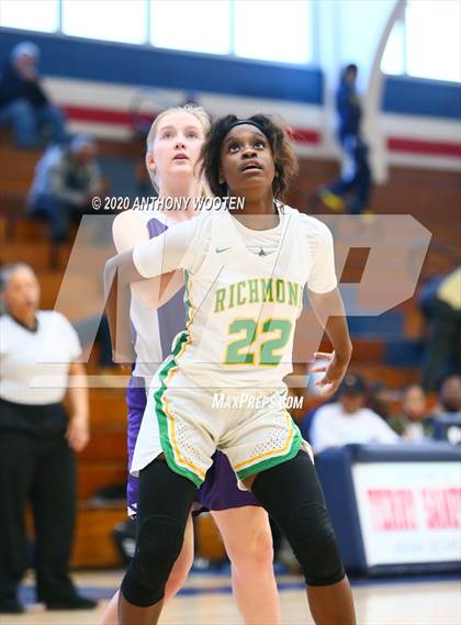Thumbnail 2 in Village Christian Academy vs. Richmond (MLK Dream Jam) photogallery.