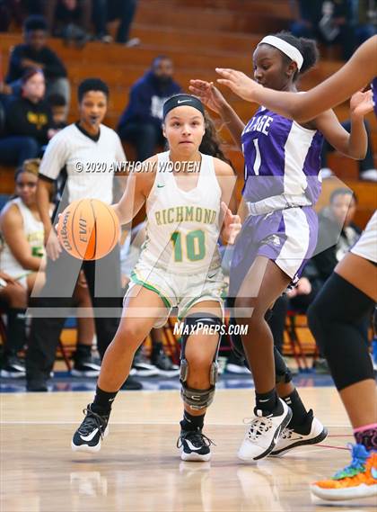 Thumbnail 3 in Village Christian Academy vs. Richmond (MLK Dream Jam) photogallery.