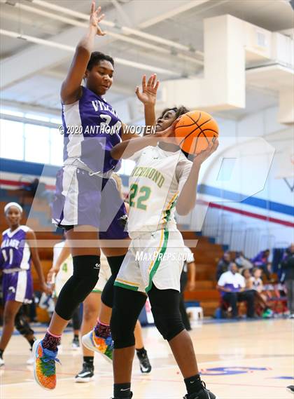 Thumbnail 3 in Village Christian Academy vs. Richmond (MLK Dream Jam) photogallery.
