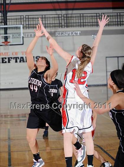 Thumbnail 2 in Altoona vs. Spencer (Cloverbelt Crossover Playoff) photogallery.