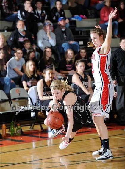 Thumbnail 2 in Altoona vs. Spencer (Cloverbelt Crossover Playoff) photogallery.