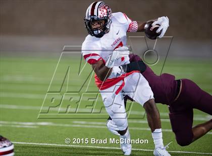 Thumbnail 1 in Belton vs Rowlett (UIL 6A Bi-District Playoff) photogallery.