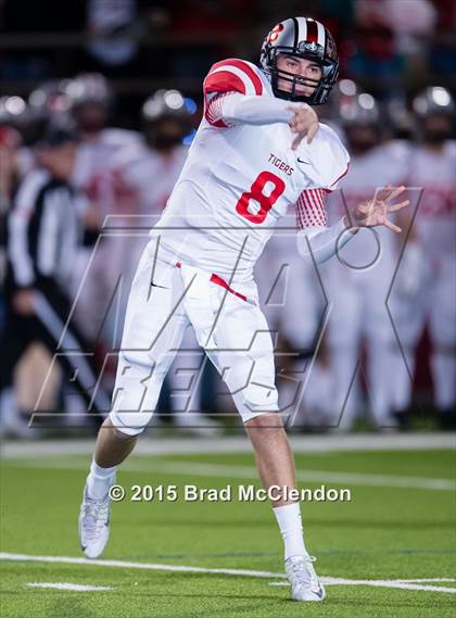 Thumbnail 2 in Belton vs Rowlett (UIL 6A Bi-District Playoff) photogallery.