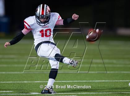 Thumbnail 1 in Belton vs Rowlett (UIL 6A Bi-District Playoff) photogallery.