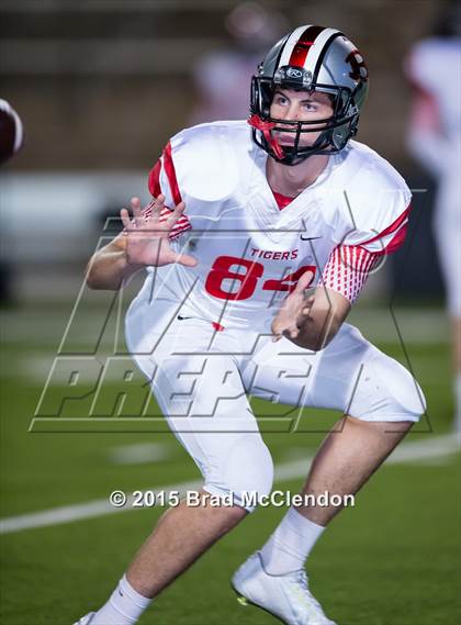 Thumbnail 1 in Belton vs Rowlett (UIL 6A Bi-District Playoff) photogallery.