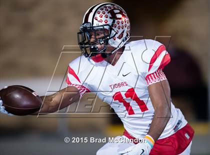 Thumbnail 2 in Belton vs Rowlett (UIL 6A Bi-District Playoff) photogallery.