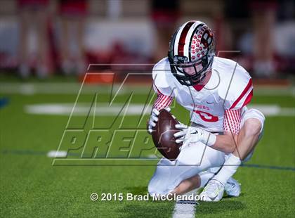 Thumbnail 2 in Belton vs Rowlett (UIL 6A Bi-District Playoff) photogallery.