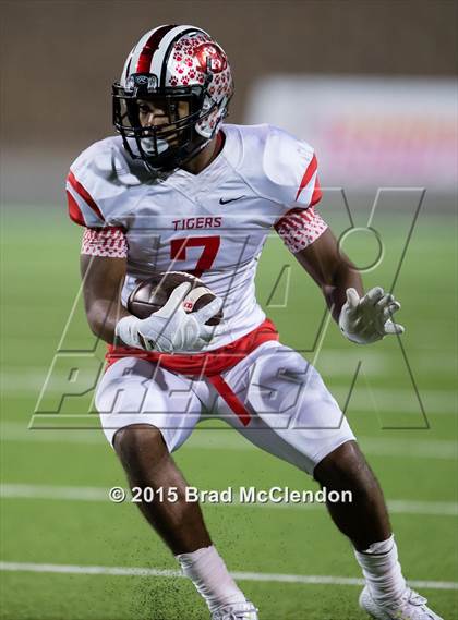Thumbnail 3 in Belton vs Rowlett (UIL 6A Bi-District Playoff) photogallery.