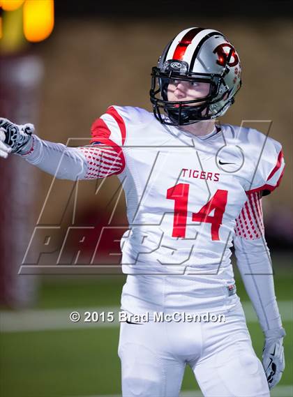 Thumbnail 2 in Belton vs Rowlett (UIL 6A Bi-District Playoff) photogallery.