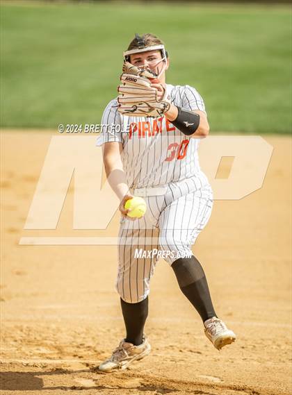 Thumbnail 2 in Platte County vs Lincoln Southeast (Monarch Invitational) photogallery.