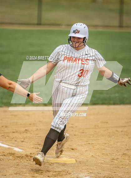Thumbnail 2 in Platte County vs Lincoln Southeast (Monarch Invitational) photogallery.