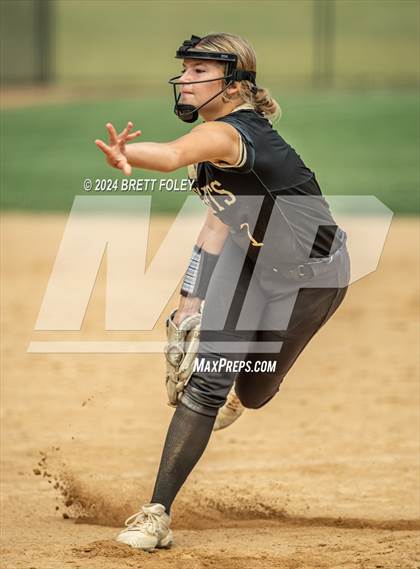 Thumbnail 2 in Platte County vs Lincoln Southeast (Monarch Invitational) photogallery.