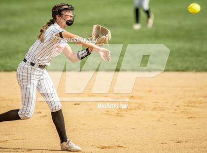 Thumbnail 3 in Platte County vs Lincoln Southeast (Monarch Invitational) photogallery.