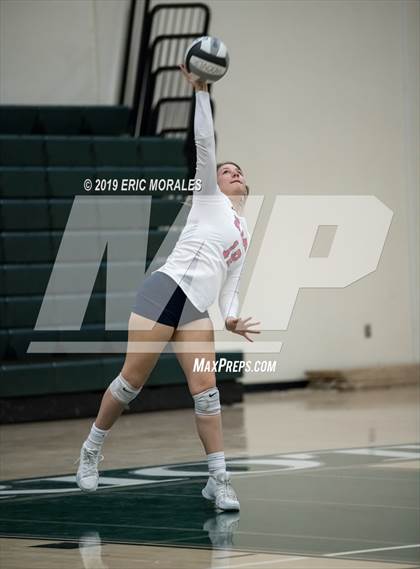 Thumbnail 2 in San Joaquin Memorial vs Tulare Union (Patriot Varsity Tournament) photogallery.
