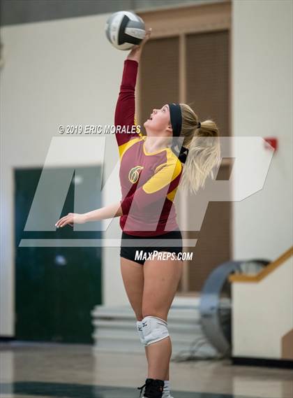 Thumbnail 2 in San Joaquin Memorial vs Tulare Union (Patriot Varsity Tournament) photogallery.