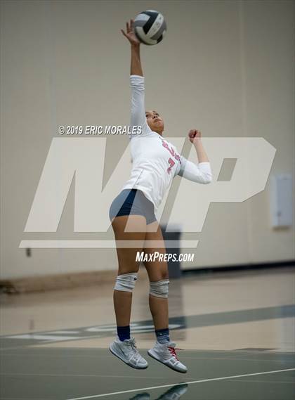 Thumbnail 3 in San Joaquin Memorial vs Tulare Union (Patriot Varsity Tournament) photogallery.