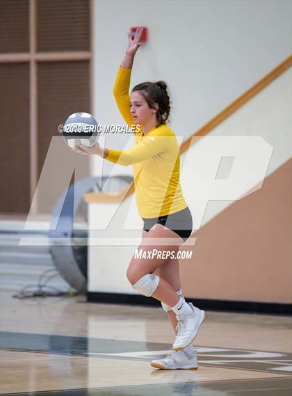 Thumbnail 2 in San Joaquin Memorial vs Tulare Union (Patriot Varsity Tournament) photogallery.