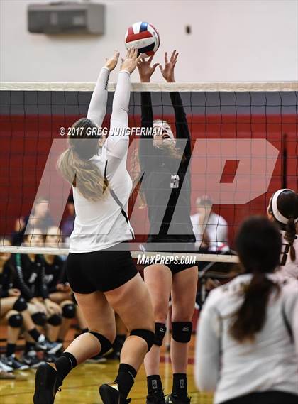 Thumbnail 3 in Windsor vs Drake (Jamboree) photogallery.