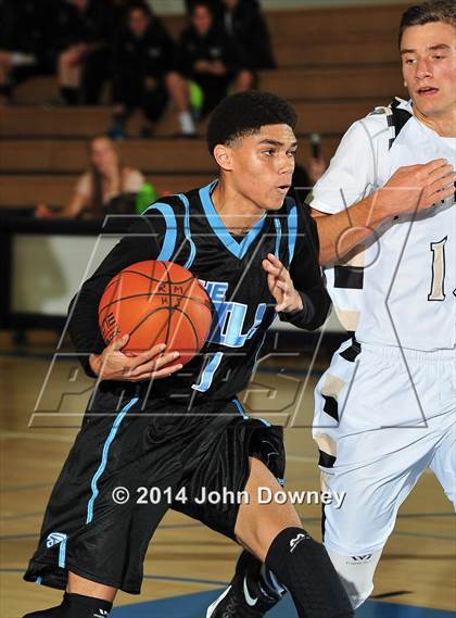 Thumbnail 1 in Palos Verdes Peninsula vs. Foothill (MaxPreps Holiday Classic) photogallery.