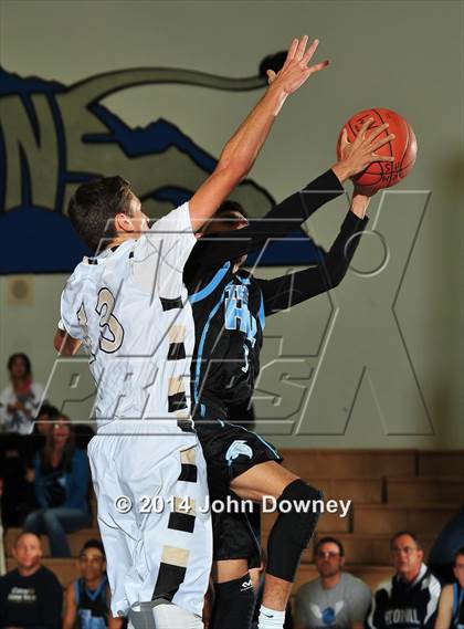 Thumbnail 3 in Palos Verdes Peninsula vs. Foothill (MaxPreps Holiday Classic) photogallery.