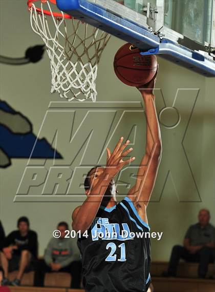 Thumbnail 1 in Palos Verdes Peninsula vs. Foothill (MaxPreps Holiday Classic) photogallery.