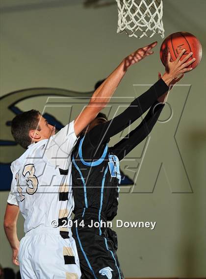 Thumbnail 1 in Palos Verdes Peninsula vs. Foothill (MaxPreps Holiday Classic) photogallery.