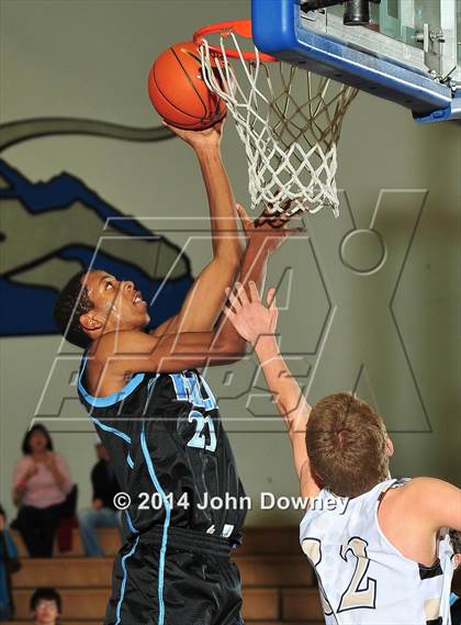 Thumbnail 2 in Palos Verdes Peninsula vs. Foothill (MaxPreps Holiday Classic) photogallery.