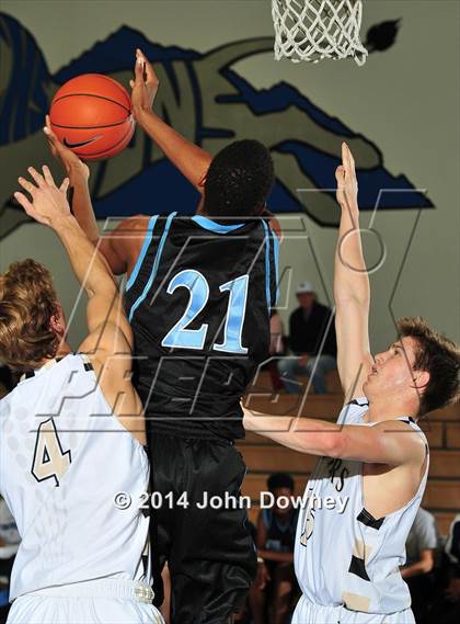 Thumbnail 3 in Palos Verdes Peninsula vs. Foothill (MaxPreps Holiday Classic) photogallery.