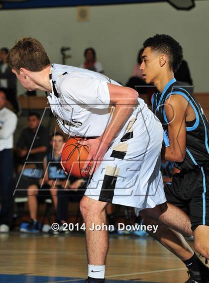 Thumbnail 1 in Palos Verdes Peninsula vs. Foothill (MaxPreps Holiday Classic) photogallery.