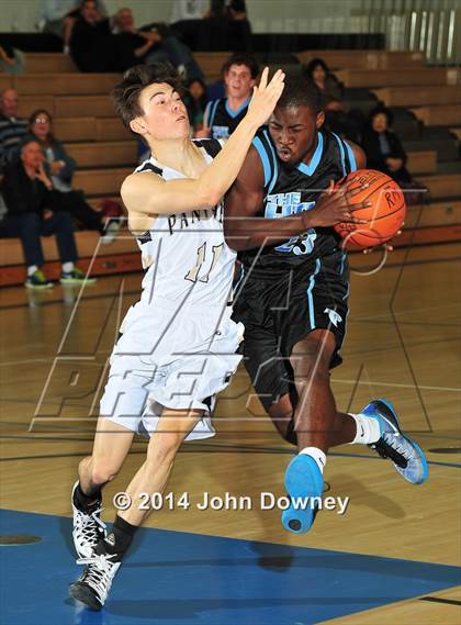 Thumbnail 3 in Palos Verdes Peninsula vs. Foothill (MaxPreps Holiday Classic) photogallery.