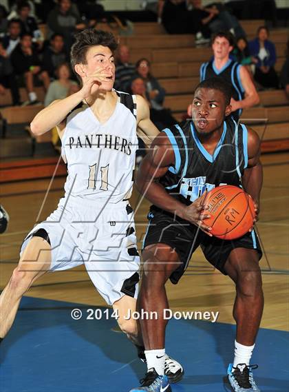 Thumbnail 1 in Palos Verdes Peninsula vs. Foothill (MaxPreps Holiday Classic) photogallery.