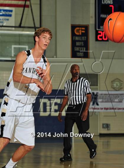 Thumbnail 3 in Palos Verdes Peninsula vs. Foothill (MaxPreps Holiday Classic) photogallery.