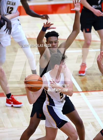 Thumbnail 2 in Crean Lutheran vs. Harvard-Westlake (Rolling Hills State Preview) photogallery.