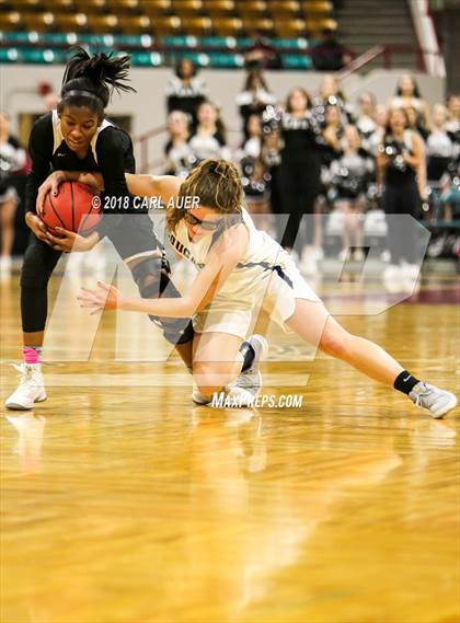 Thumbnail 1 in Pueblo South vs. Evergreen (CHSAA 4A Final) photogallery.