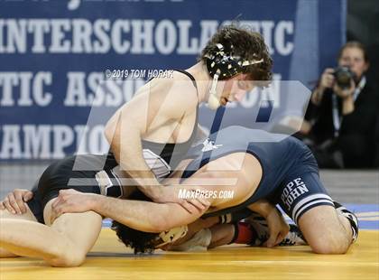 Thumbnail 3 in NJSIAA Wrestling Championships (Finals) photogallery.