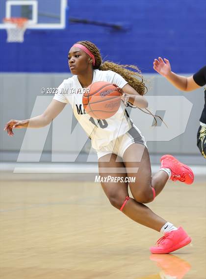Thumbnail 2 in Martin vs. Rider (Weatherford Raising Cane Christmas Classic) photogallery.