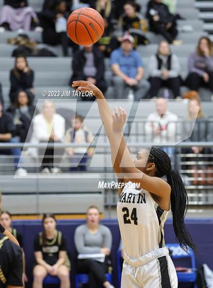 Thumbnail 3 in Martin vs. Rider (Weatherford Raising Cane Christmas Classic) photogallery.