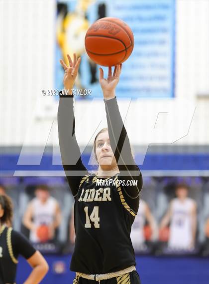Thumbnail 2 in Martin vs. Rider (Weatherford Raising Cane Christmas Classic) photogallery.