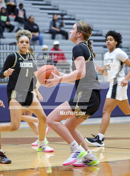 Thumbnail 1 in Martin vs. Rider (Weatherford Raising Cane Christmas Classic) photogallery.